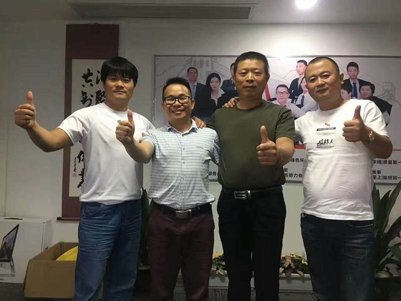 新型鑄造設(shè)備，鑄鐵造型機，注鋁造型機，全自動鑄造設(shè)備